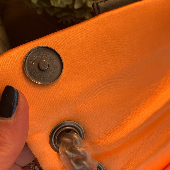 Authentic KURT GEIGER LONDON CRYSTAL COTTON CONVERTIBLE CROSBY/SHOULDER - Picture 10 of 15